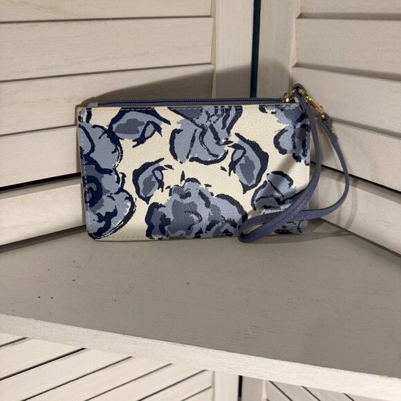 Giani Bernini Blue White Rose Clutch | Retro Chic Floral Wristlet - Picture 3 of 4